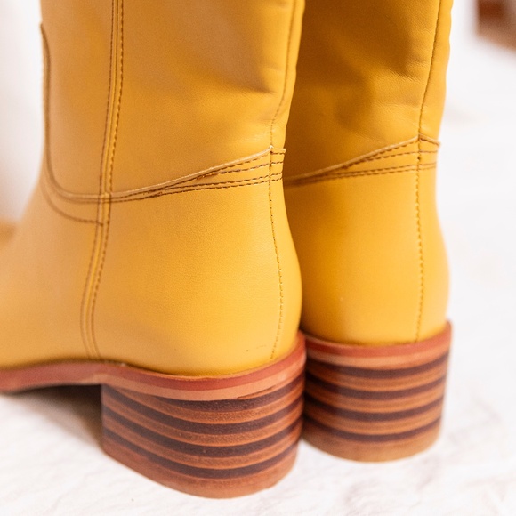 Banana Yellow/Tan Campus Style Boots Size 6.5 NWOB - Vegan Leather Knee-high ๐ข - Picture 6 of 13